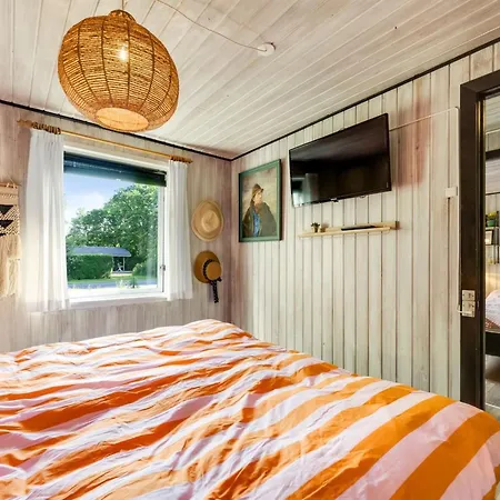Nelina - 950m To The Fjord By Interhome